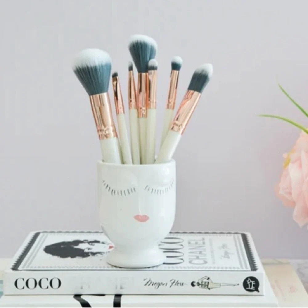 mannakador beauty nwt mannakador